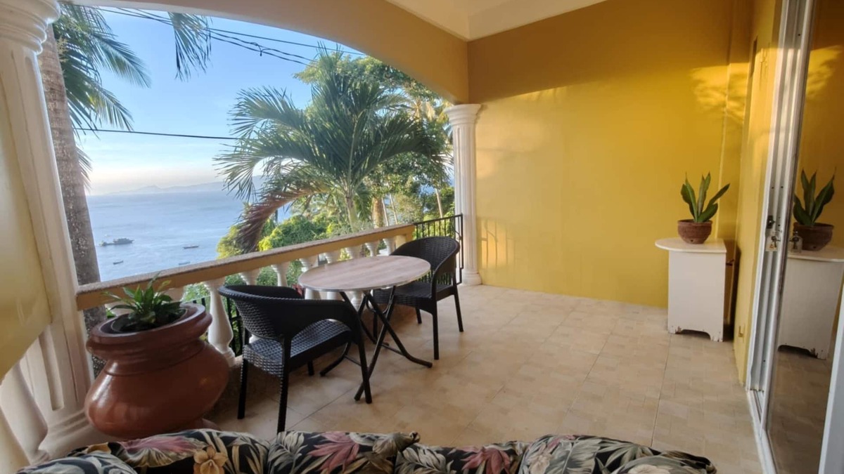 Puerto Galera Apartment | studio apartment with ocean views and swimming pool .n
