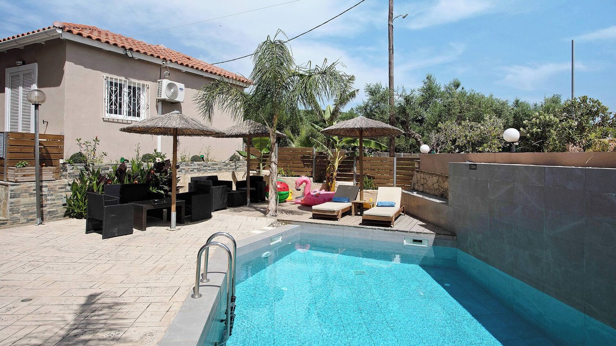 Alikanas Apartment | Studio Apartment "Villa Dionysia S1" close to the Beach with Shared Pool & Wi-Fi