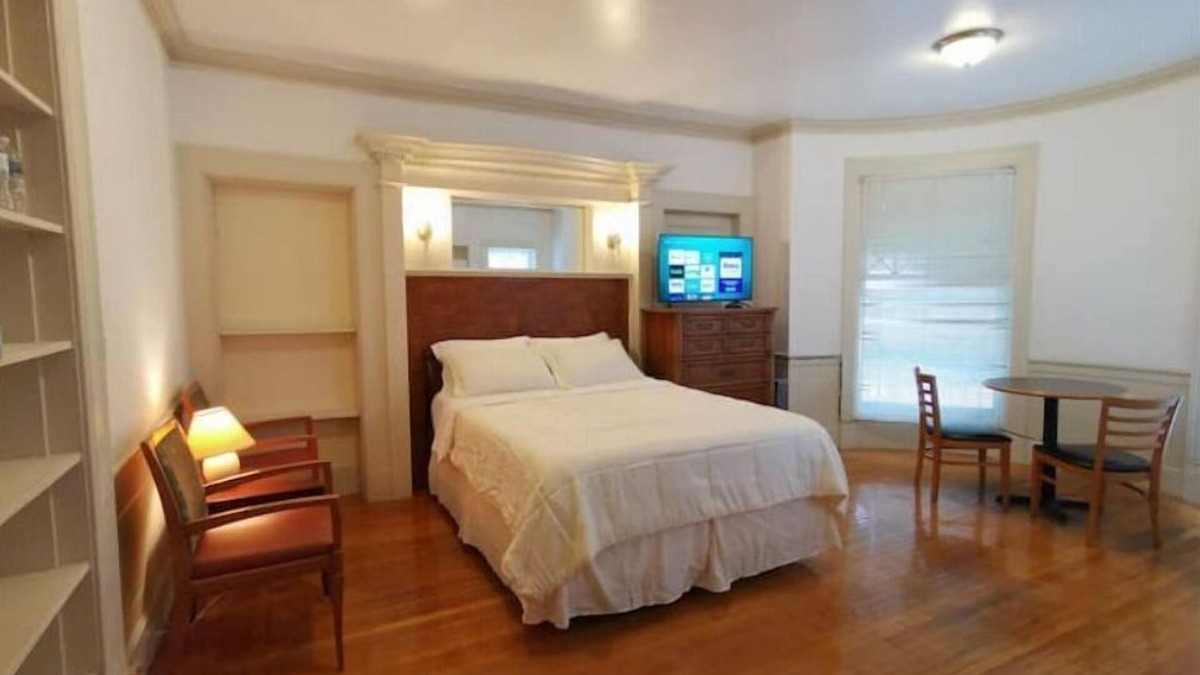 Worcester Apartment | Studio Apt walk to MCPHS, WPI, St Vincent Hospital