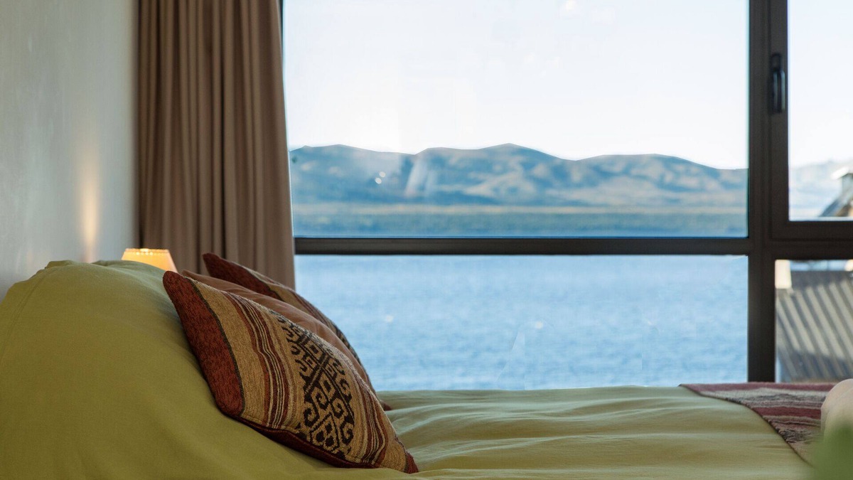 San Carlos de Bariloche Apartment | Studio apartment overlooking the lake and the mountains bright