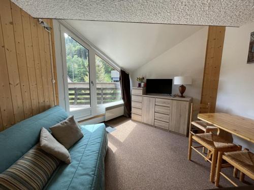 Laveissiere Apartment | Studio avec balcon au centre station, proche pistes et patinoire - FR-1-787-46