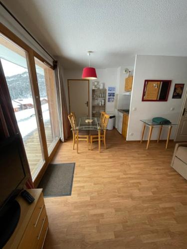 Orelle Apartment | Studio avec coin montagne 4 personnes Orelle 3 Vallées - Spa & Piscine - Apt 006