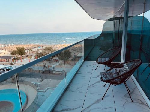 Mamaia-Sat Apartment | Studio Azzurro White Titanic