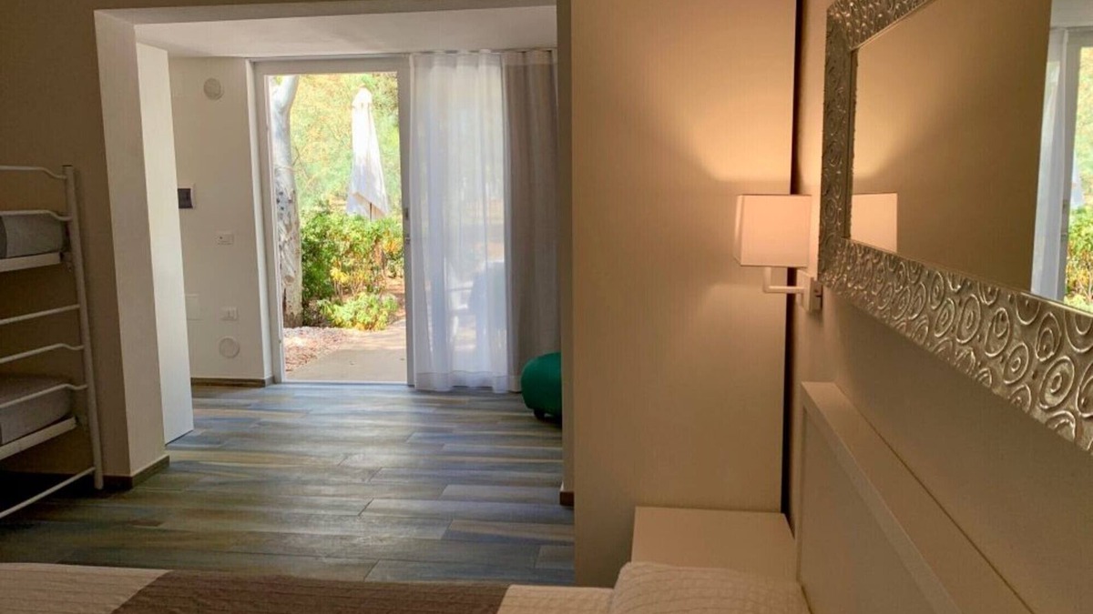 Chiesiola Apartment | Studio 'Baia Falcone-Villetta Mare 110' with sea view, Wi-Fi and air conditioning