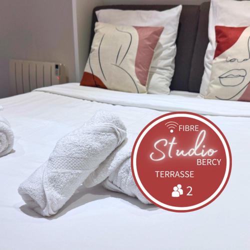12th Arrondissement Apartment | Studio Bercy - Terrasse - Paris