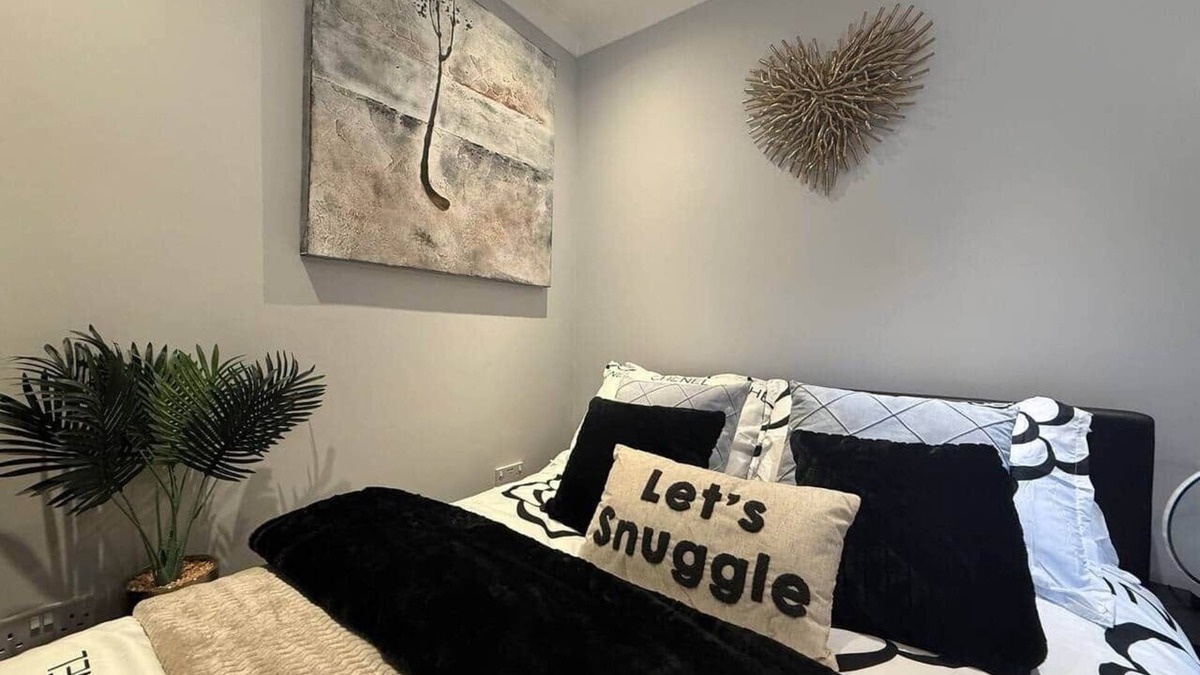 West Bridgford House | Studio C - Newly renovated private 1 bed studio