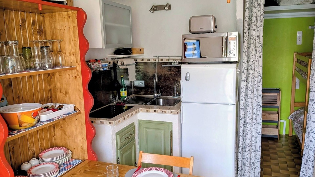 Leucate Apartment | Studio cabin 150m from the beach with no street to cross Pets allowed