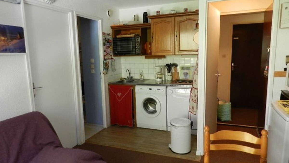 Le Pleynet Apartment | Studio cabin for 4 near slopes, balcony, parking, pets allowed