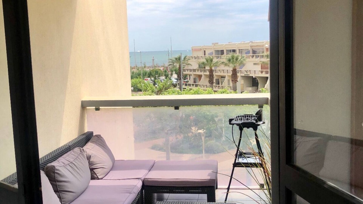 Montpellier Apartment | Studio cabin sea/port view