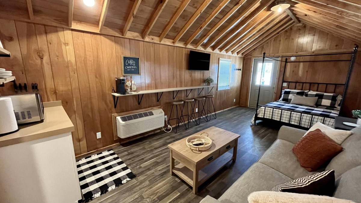 Bolivia RV Rental | Studio Cabin - Upscale Cozy Studio Style Cabin