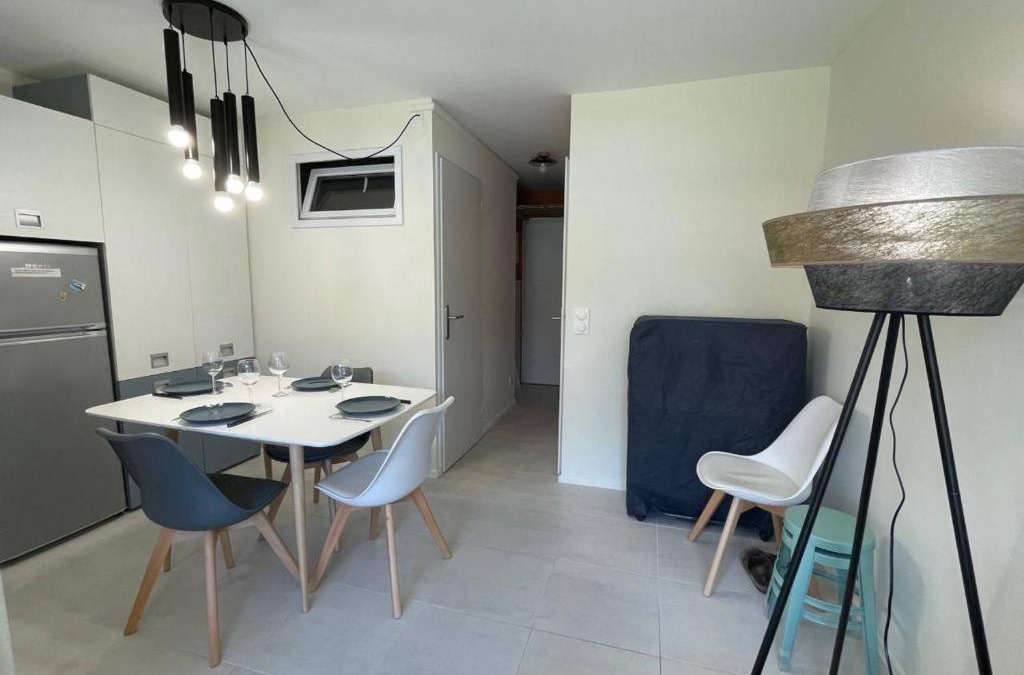 Argeles Plage Apartment | Studio Cabine à 400m de la Plage, Rénové, Clim, Parking, 4 Couchages, TV, Lave-linge, Lave-vaisselle - FR-1-225-679