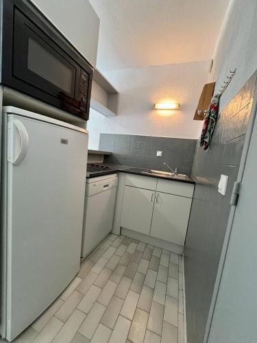 Le Grau-Du-Roi Apartment | STUDIO CABINE 4 PERSONNES AVEC TERRASSE ET PLACE DE PARKING PRIVATIVE