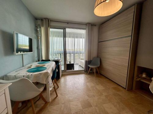 Saint-Cyprien Plage Apartment | Studio cabine 4 pers avec piscine et parking - FR-1-225D-223