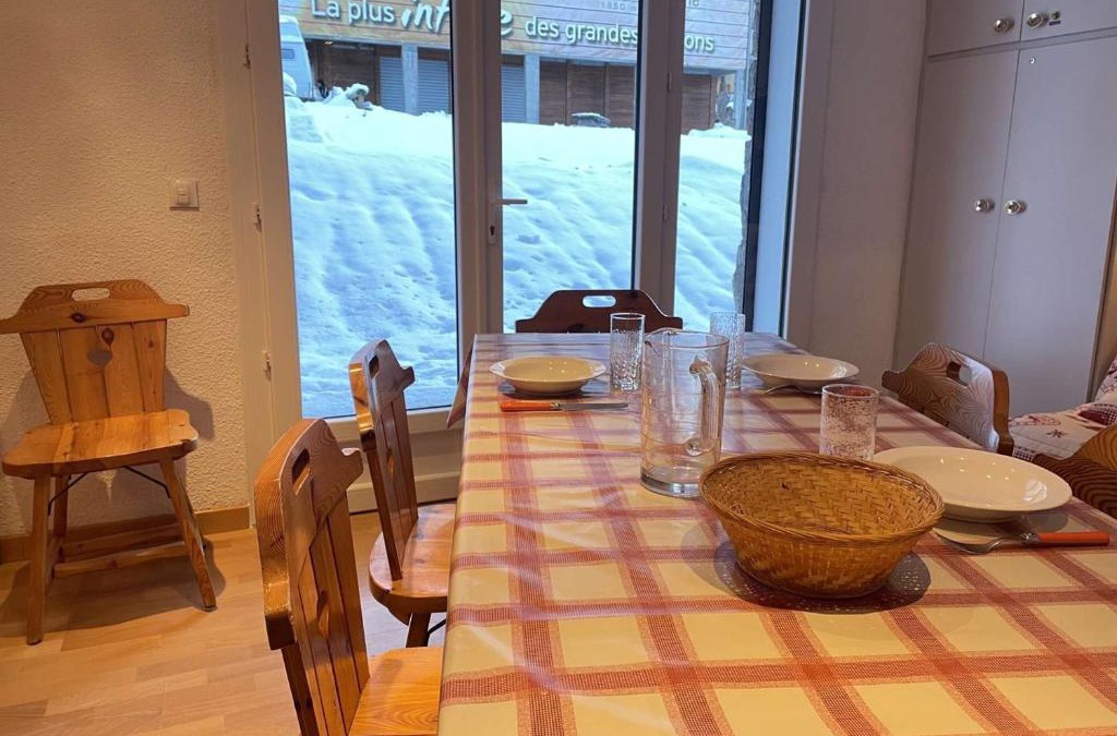 Risoul Apartment | Studio cabine 8 pers, Sud, pied de piste, centre station, proche commerces et ESF - FR-1-330-40