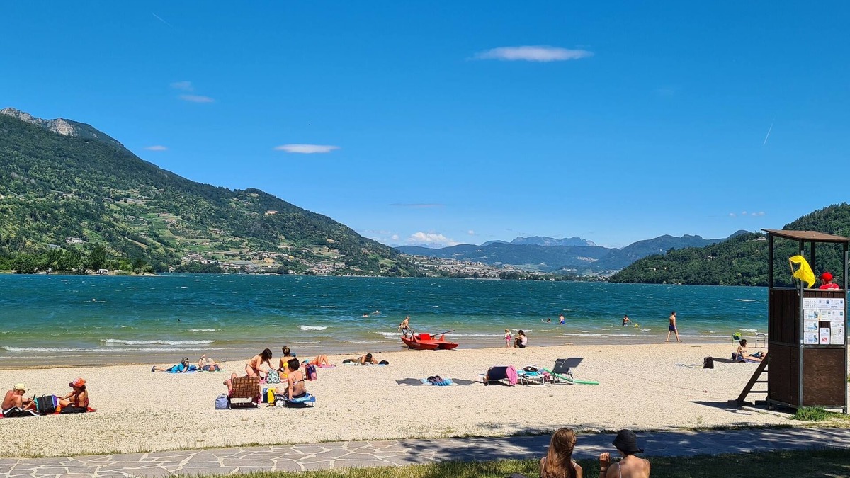 Calceranica al Lago Apartment | Studio Calceranica Lungolago 26