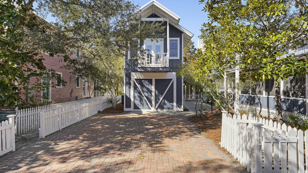 Seaside House | Studio Carriage House In Seaside, FL- Great Location! + 2 Adult Bikes!