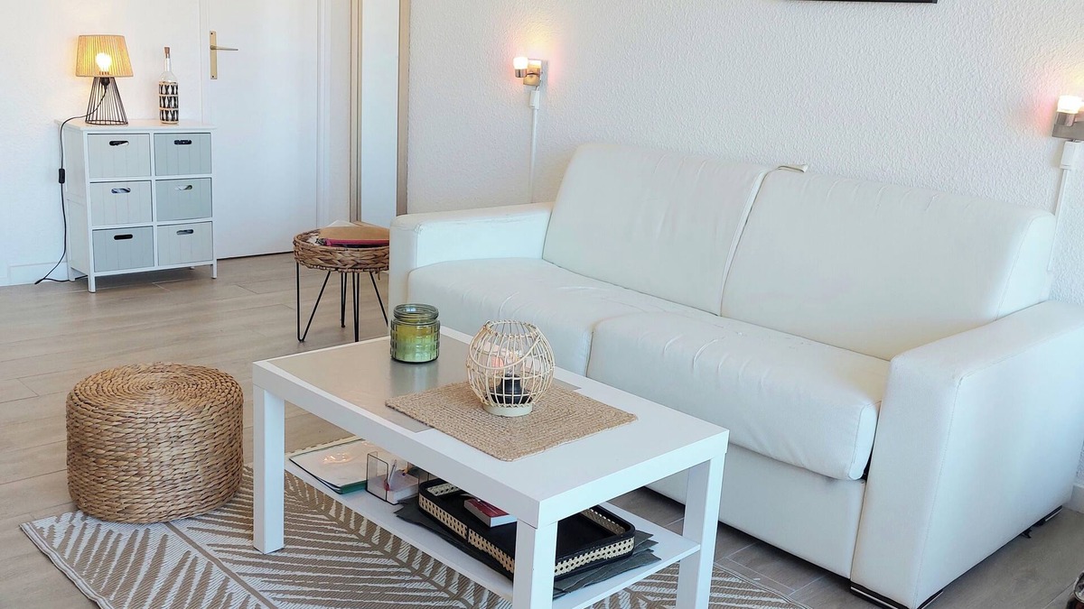 Saint-Tropez Apartment | Studio Centre St Tropez Swimming pool Balcony Panoramic view