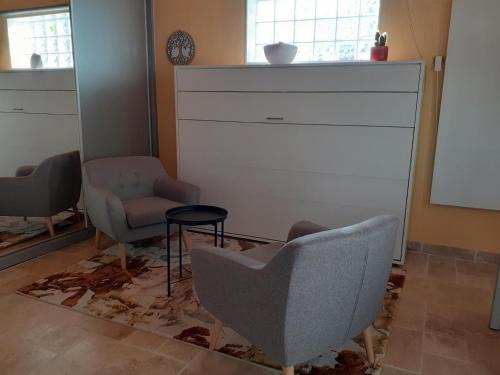 Vendat Apartment | Studio champêtre avec piscine partagée et Wifi près de Vichy - FR-1-489-230