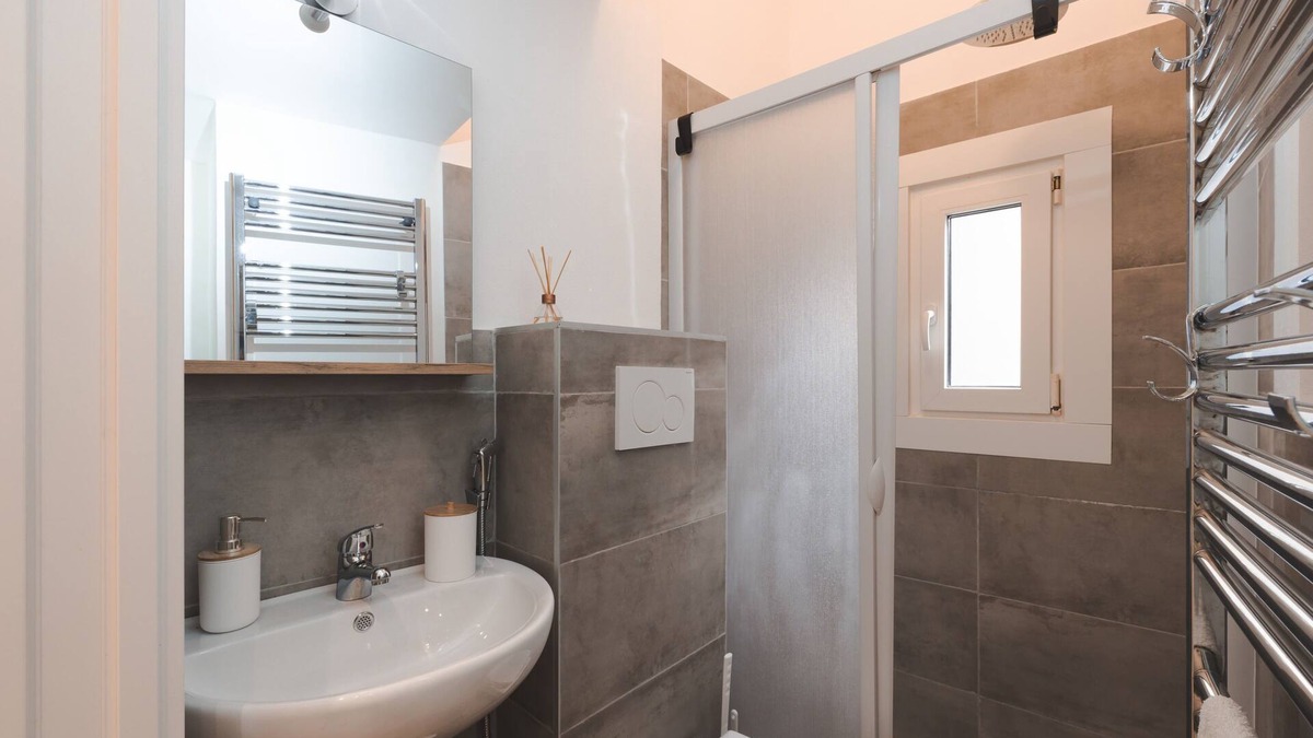 Barriera Vecchia-San Giacomo Apartment | Studio City - TriestenA fully equipped aprtment, at the size of a studio.