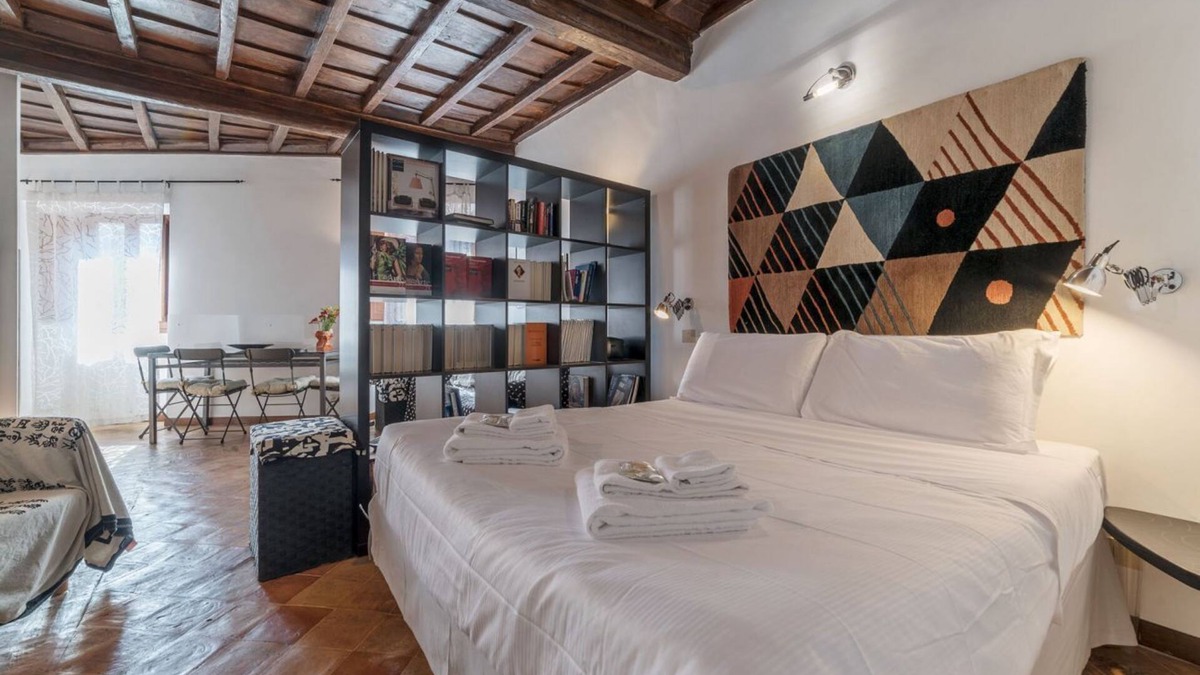 Rione V Ponte Apartment | Studio close by Piazza Navona - A/C - Wi-Fi - Washer