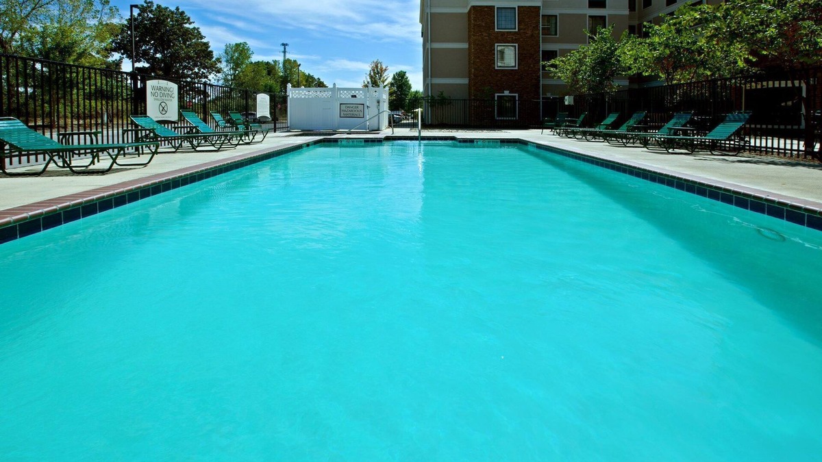 Plainfield Apartment | Studio Close to Indianapolis Airport | Free Breakfast. Outdoor Pool