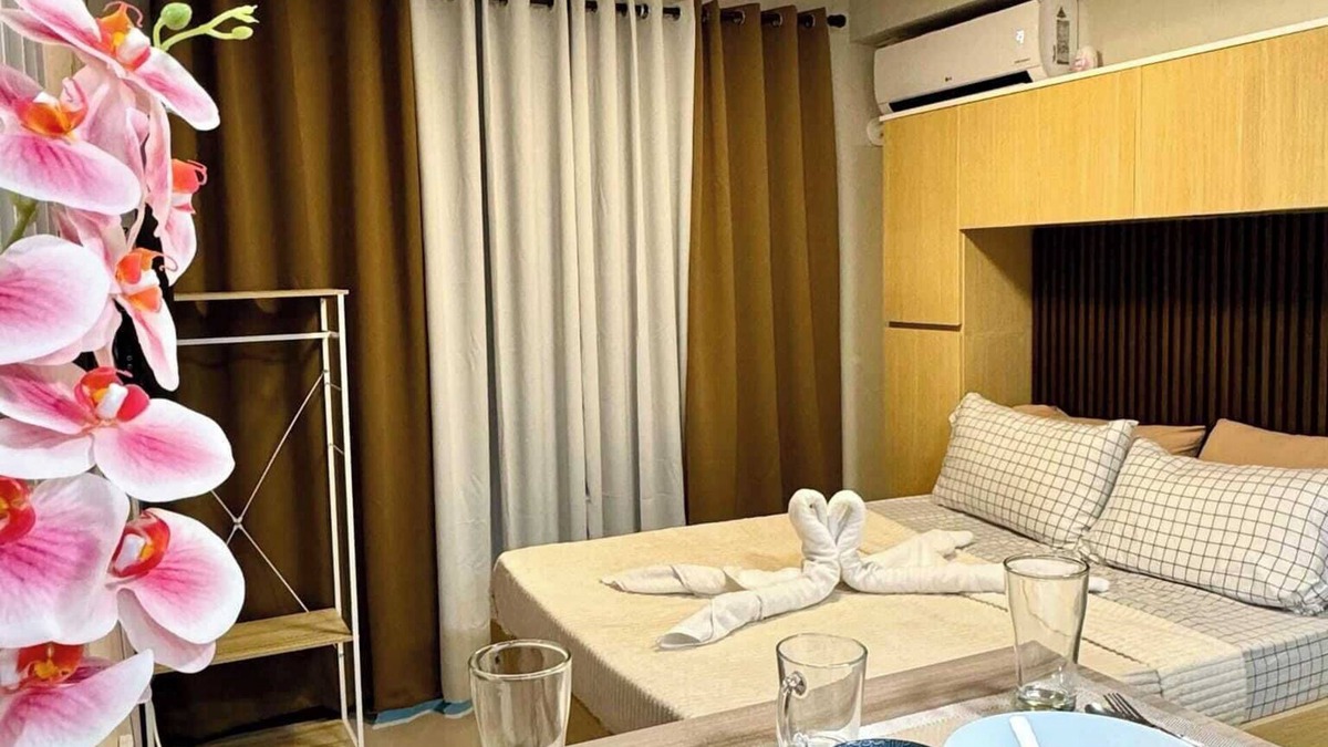 Lapu-Lapu Apartment | Studio Condo Unit with Balcony Facing Pool near Mactan Airport