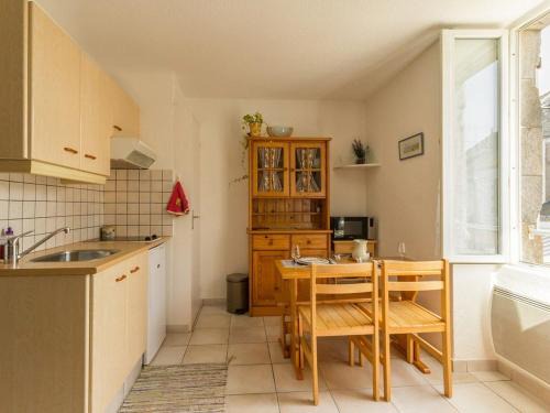 La Turballe Apartment | Studio cosy à 300 m de la plage, cœur de La Turballe, tous commerces à pied - FR-1-306-901