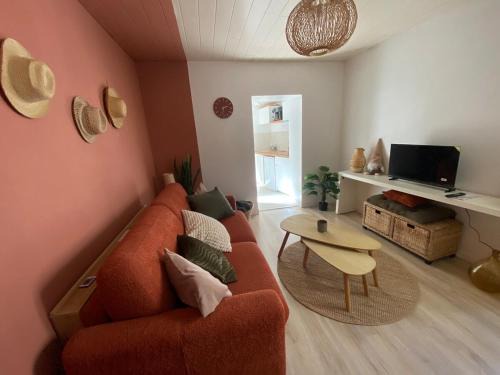 Bourg-Saint-Andeol Apartment | Studio cosy avec cour privative