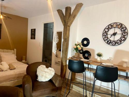 Varennes-Vauzelles Apartment | Studio Cosy dans les granges d un château accès spa