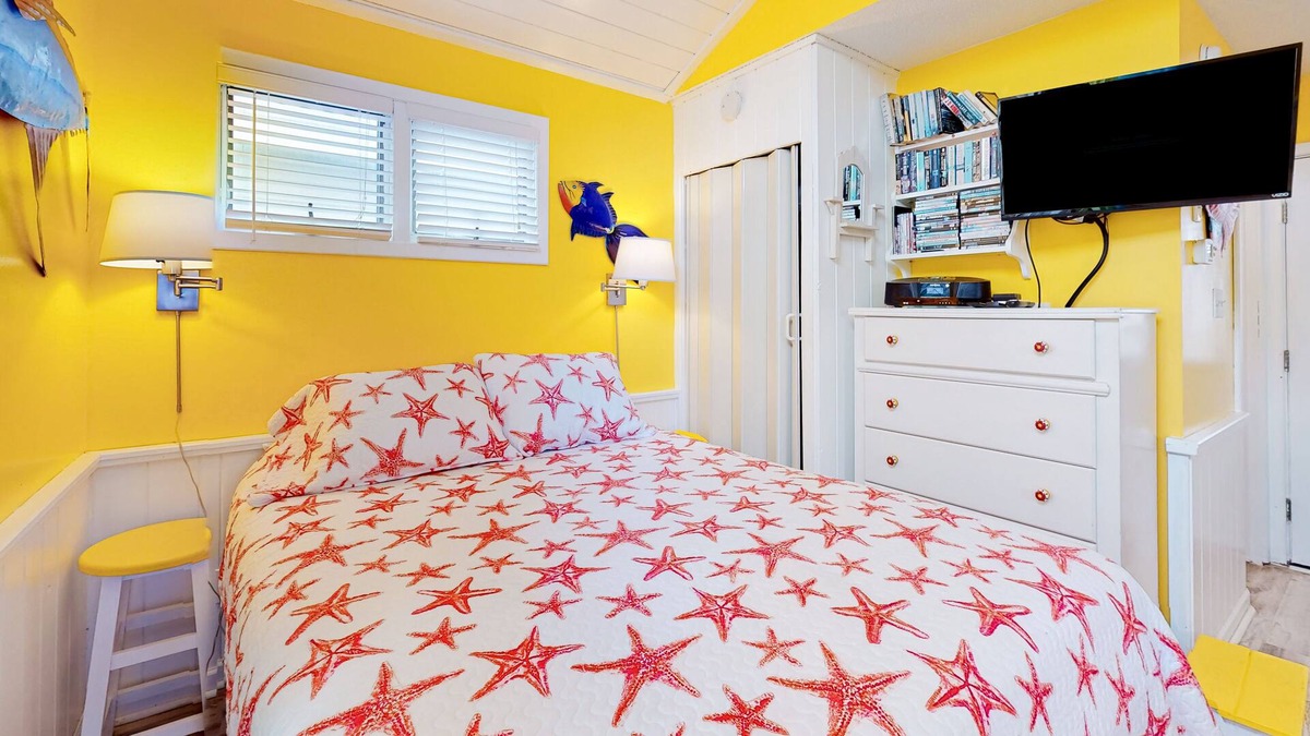 Hatteras Cottage | Studio cottage with on-site beach access, 2 decks, & central AC