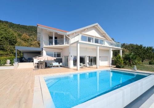 Echenevex Apartment | Studio dans Villa avec Piscine