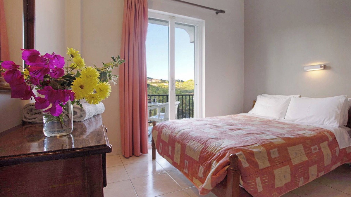 Limni Keri Apartment | Studio "Dolphin Studio 3" with Private Balcony, Shared Garden & Wi-Fi