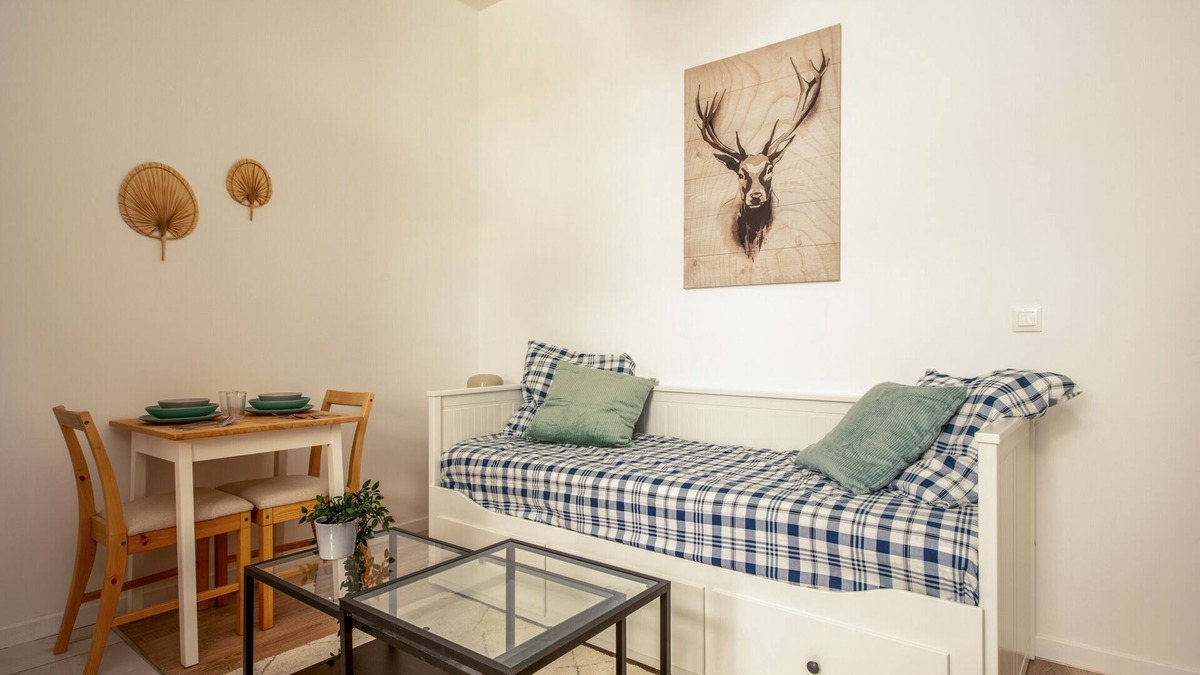 Quartier Sainte-Marguerite Apartment | Studio du Trousseau - Welkeys