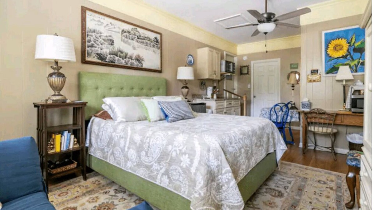 Tallahassee Apartment | Studio ESCAPE Cozy CLOSE-IN Kitchen Pool Work-Space