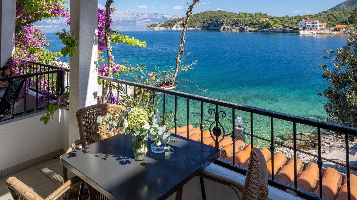 Pokrivenik Apartment | Studio flat near beach Cove Pokrivenik, Hvar (AS-10427-a)