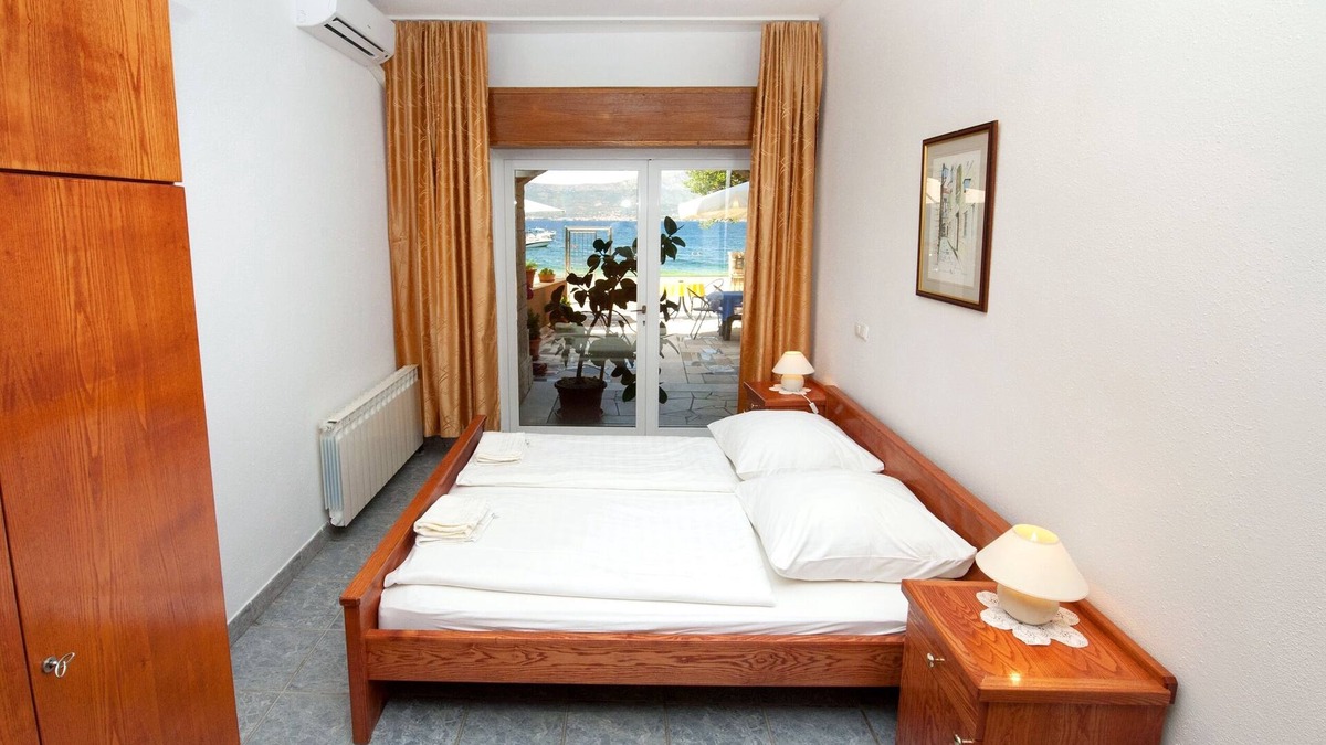Slatine Apartment | Studio flat near beach Slatine, Čiovo (AS-10435-a)