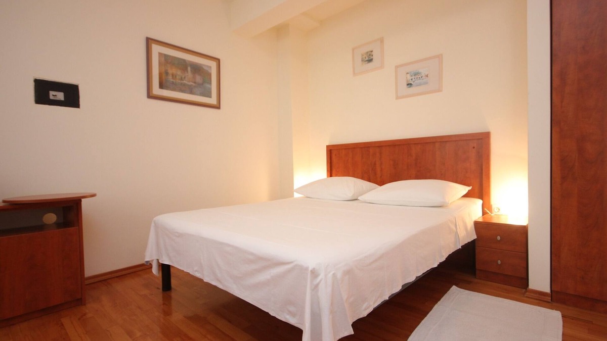 Komiza Apartment | Studio flat near beach Komiža, Vis (AS-3035-d)