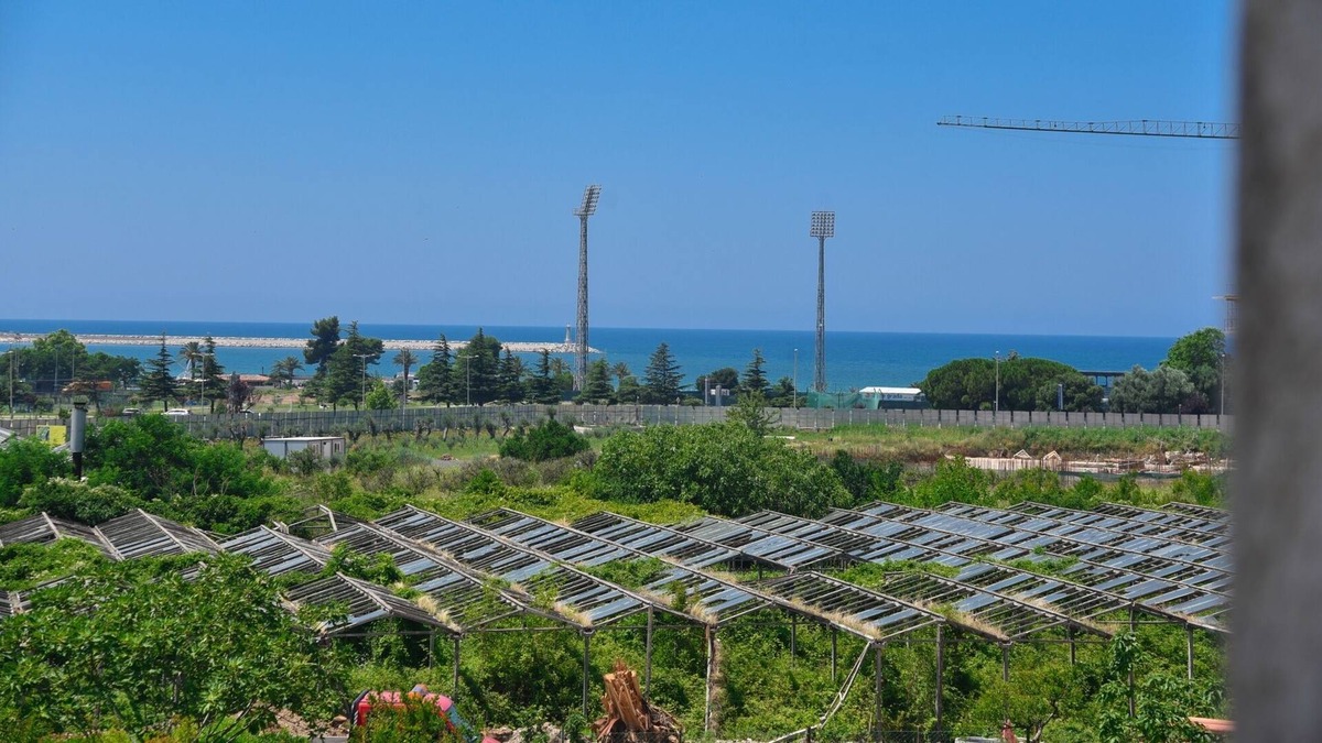 Zeljeznica Apartment | Studio Flat w Balcony and Sea View in Bar