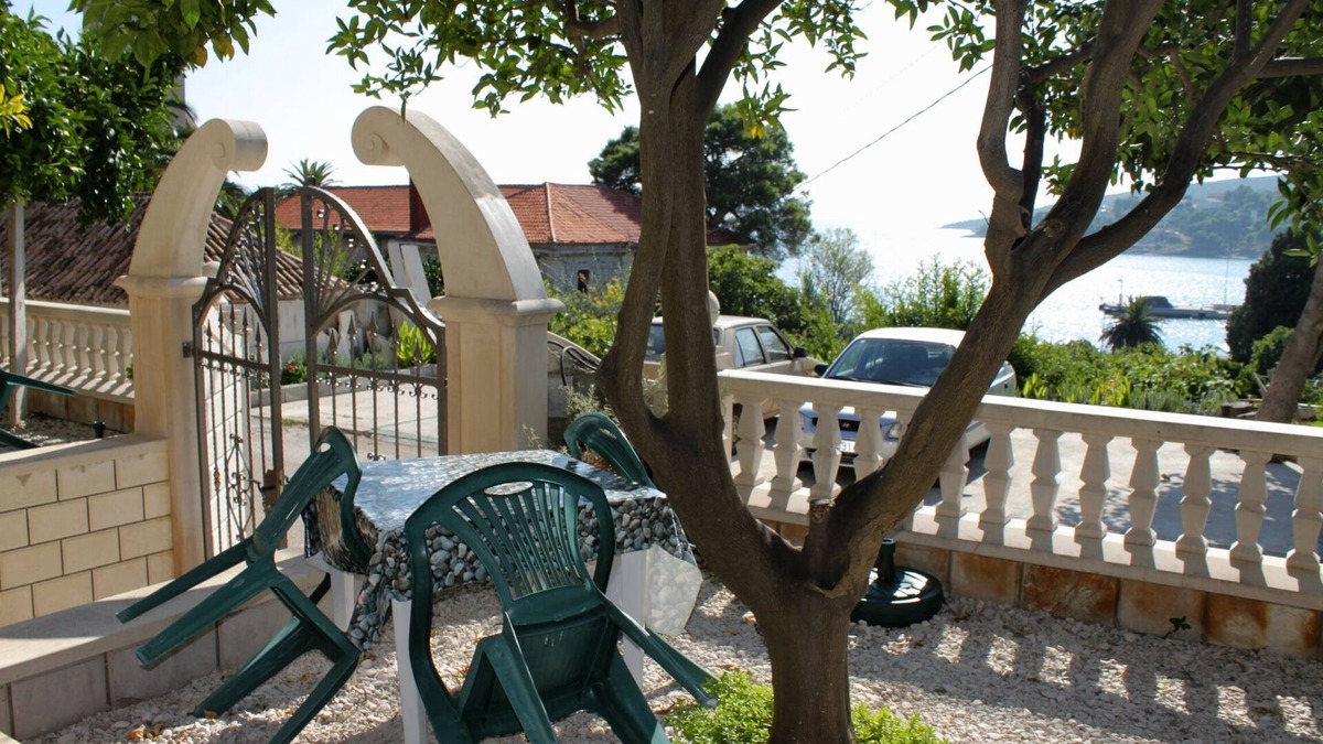 Sumartin Apartment | Studio flat with terrace and sea view Sumartin, Brač (AS-2949-b)
