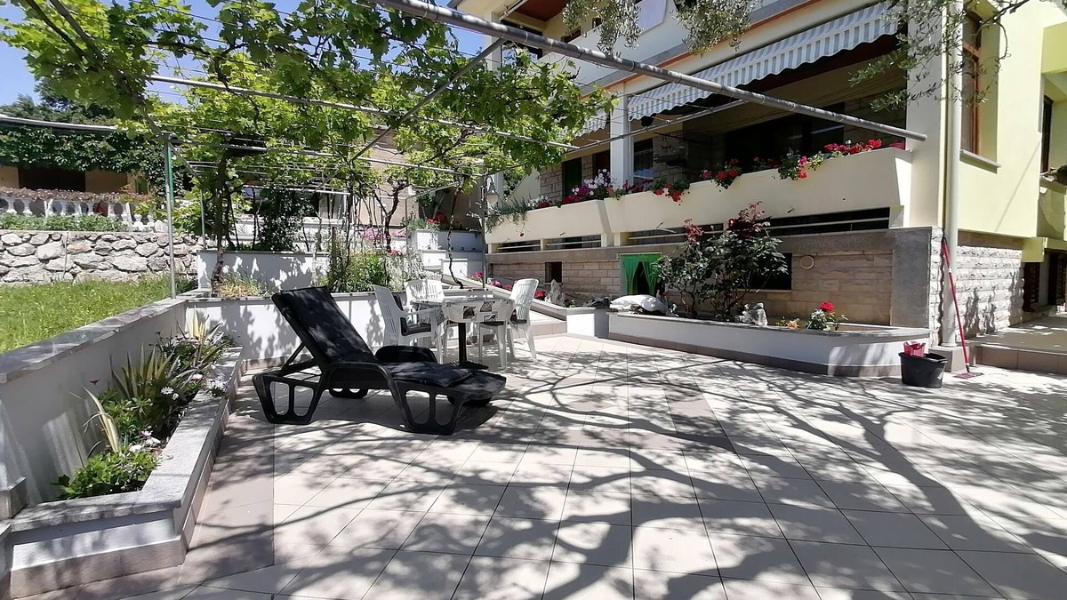 Baska Apartment | Studio flat with terrace Baška, Krk (AS-22121-a)