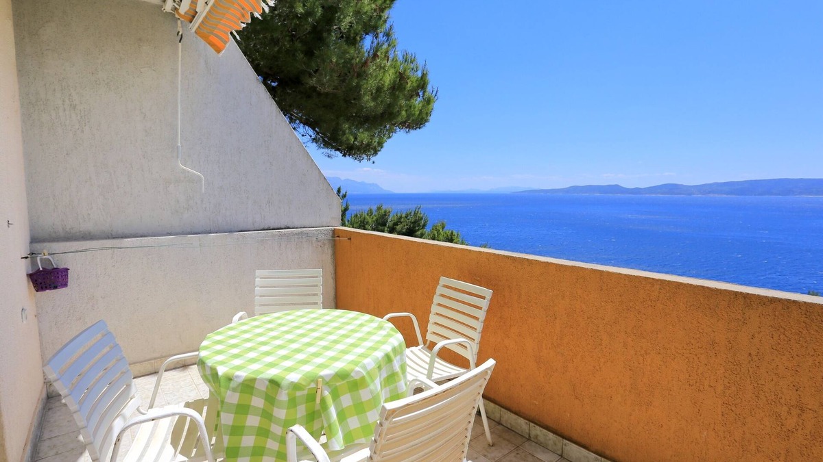 Marusici Apartment | Studio flat with terrace and sea view Marušići, Omiš (AS-1024-c)