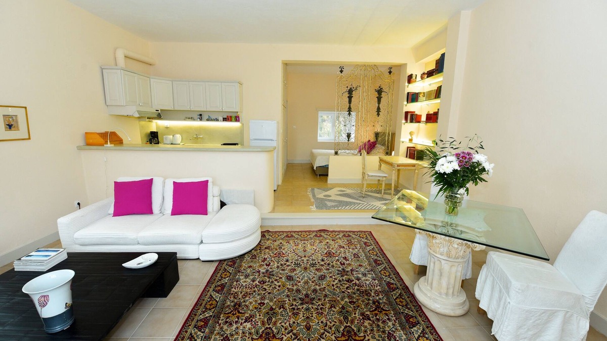 Agios Ioannis House | Studio for two (Amon Ra)
