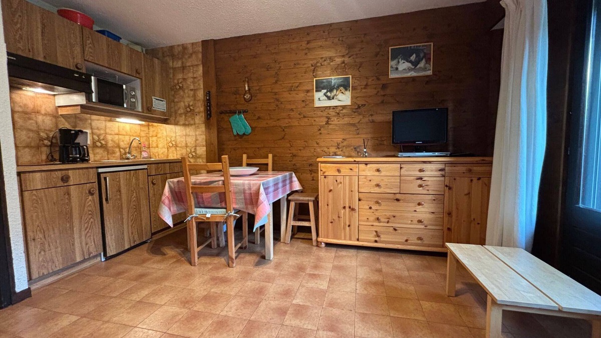 La Chapelle-d'Abondance Apartment | Studio Near Crêt Béni Ski Slopes with Balcony and Parking