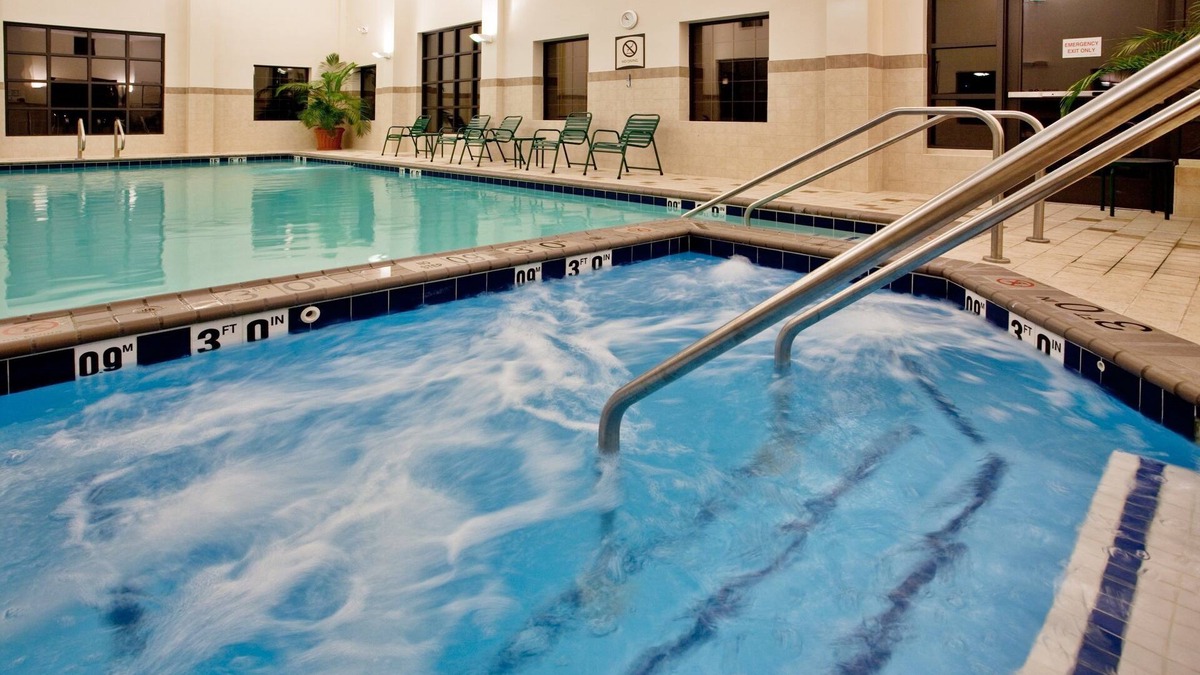 Chesapeake Apartment | Studio | Free Breakfast. Indoor Pool & Hot Tub