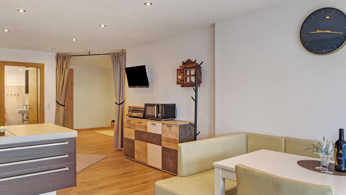 Fliess Apartment | Studio 'Gabl' with Mountain View, Shared Terrace and Wi-Fi