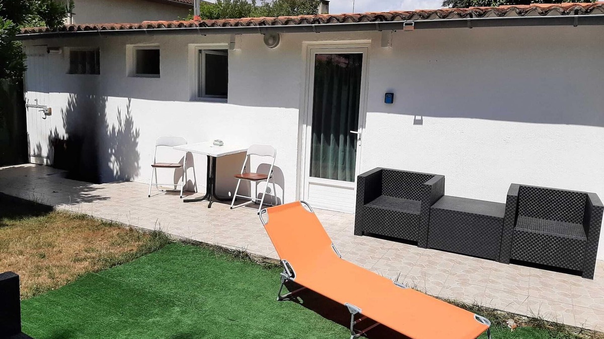Castres Apartment | STUDIO.GARDEN QUIET wifi 600m hyper center