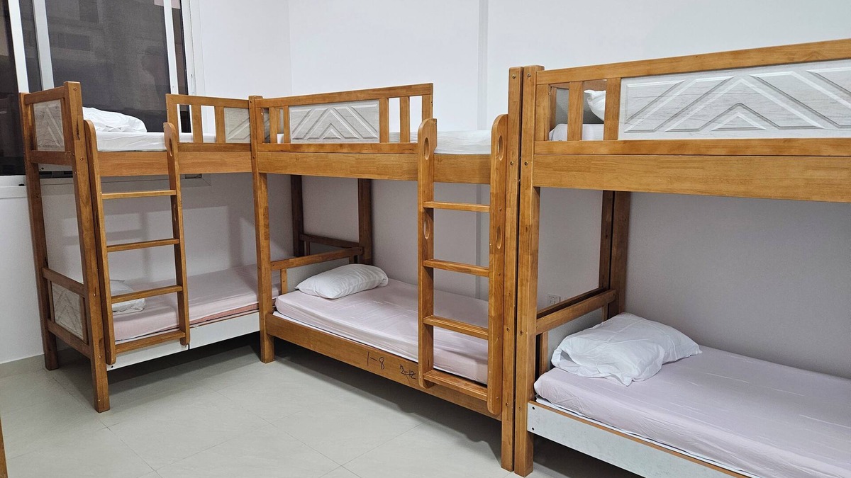 Bur Dubai Apartment | Studio hostel with all amenities in Dubai prime location. 250m to metro station.