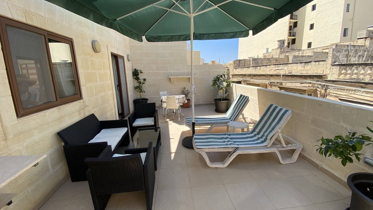 Sliema Apartment | Studio in a House with character