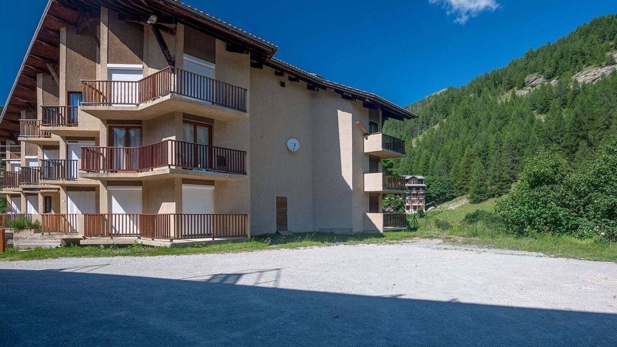 Allos Apartment | Studio in France with Mountain Views