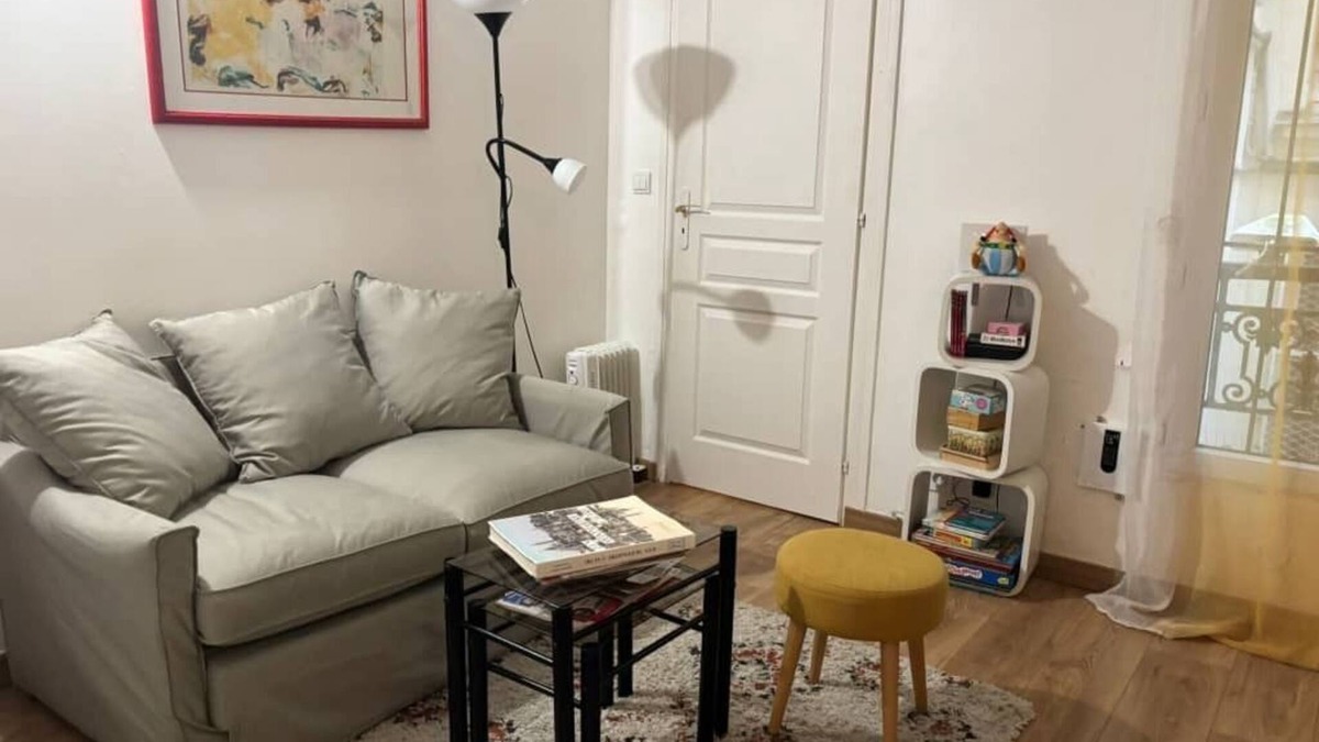 Quartier de Rochechouart Apartment | Studio in heart of Montmartre
